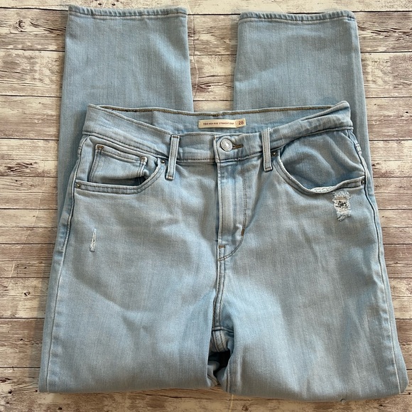 Levi’s 724 High Rise Straight Crop Leg Light Wash Ripped Knees Jeans - Picture 2 of 11